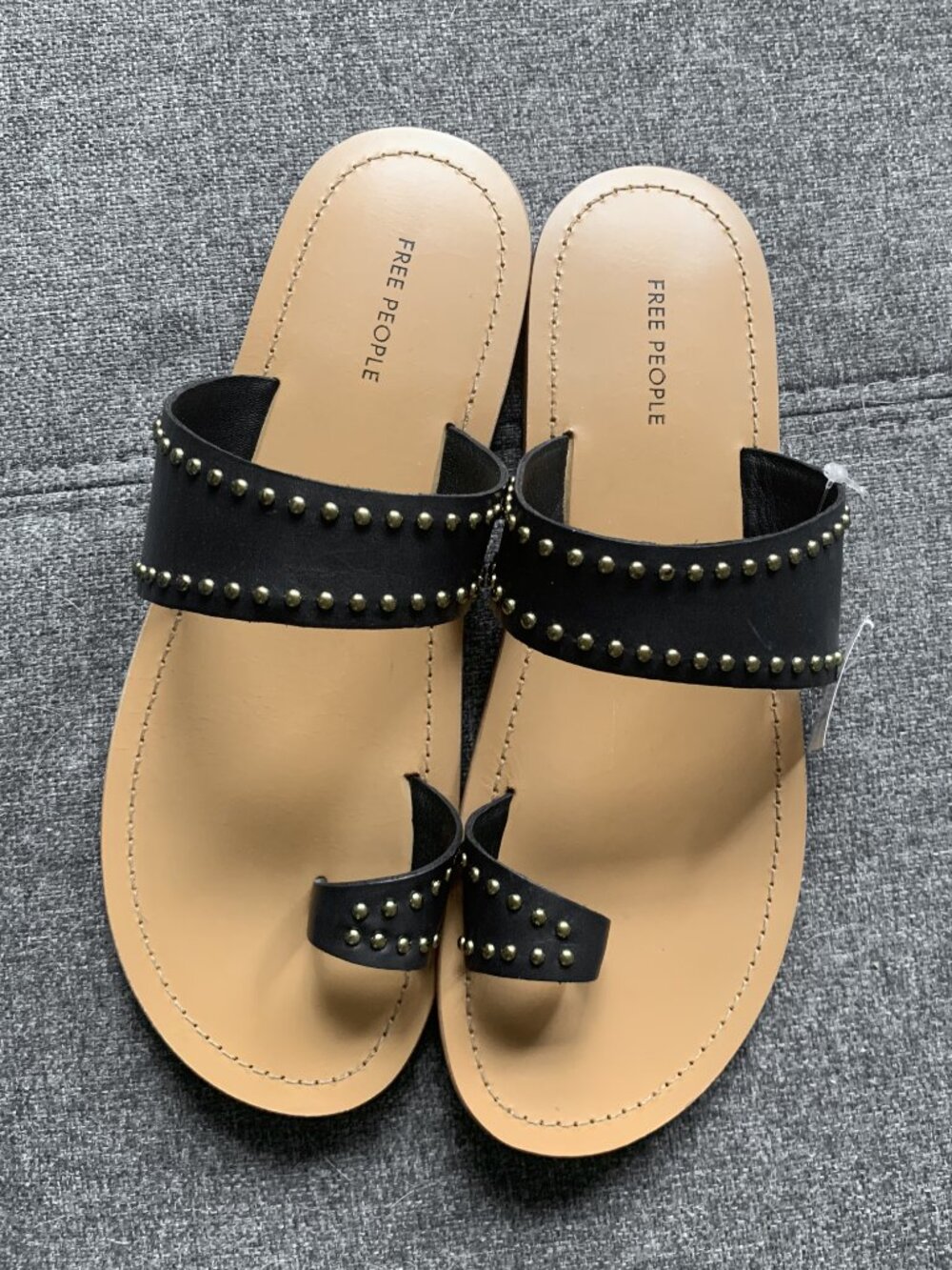 FREE PEOPLE Amelie Tiny Stud Black Leather Slip on Toe Loop Sandals Size 9.5